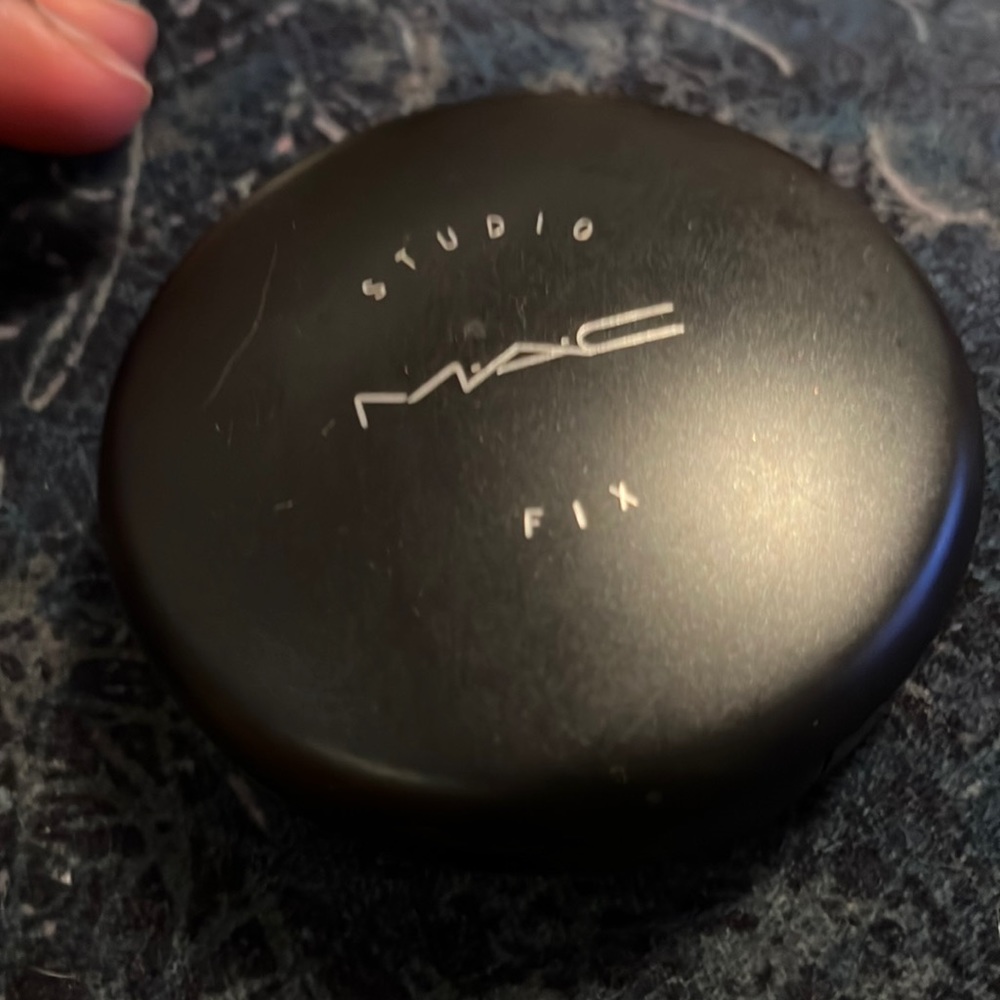 Mac Authentic Studio fix powder NC40